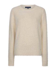 Pull Sweet Fuzzy crème à porter sur un pantalon en velours