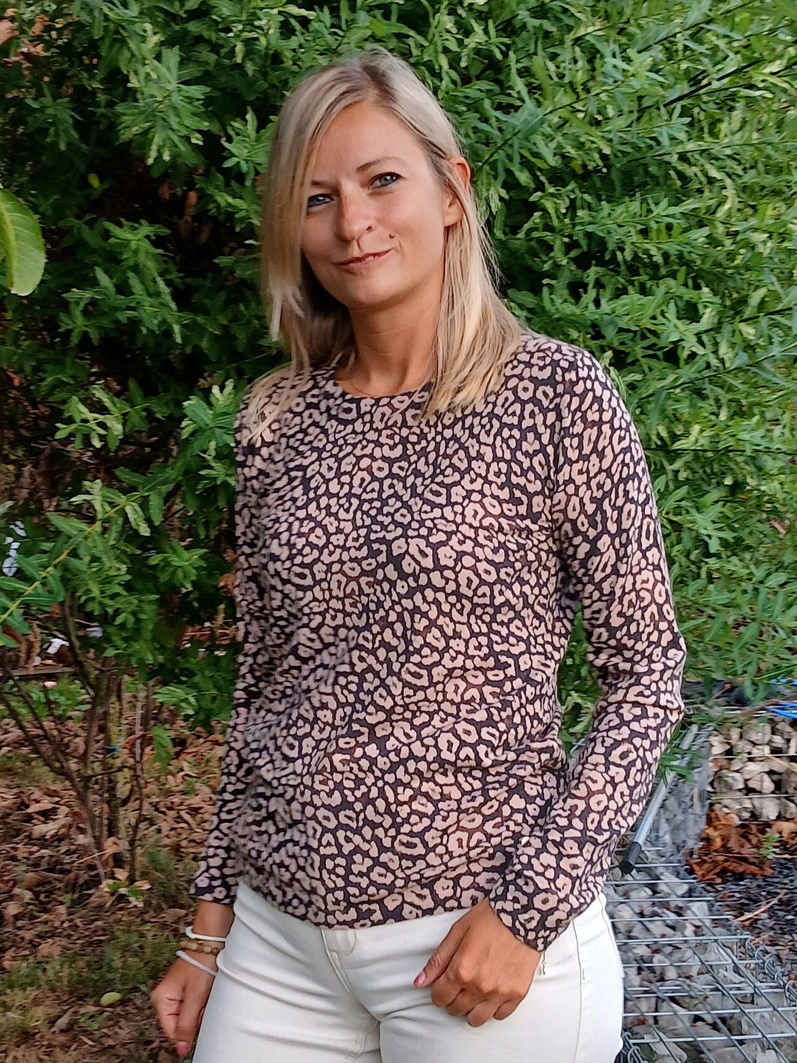Pull Sweet imprimé animal espresso – Image 3