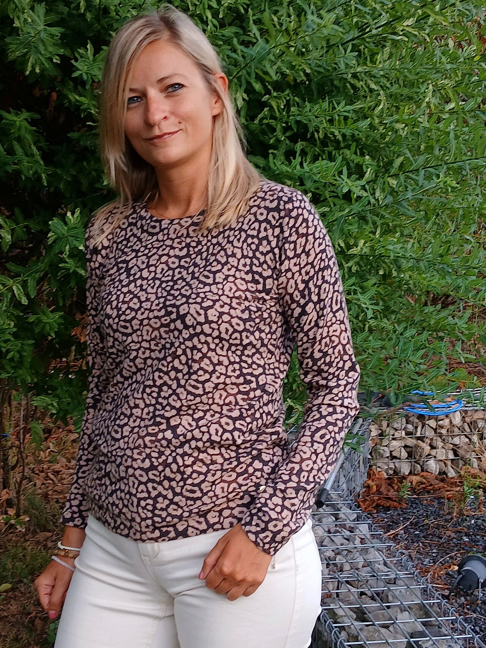Pull Sweet imprimé animal espresso – Image 2
