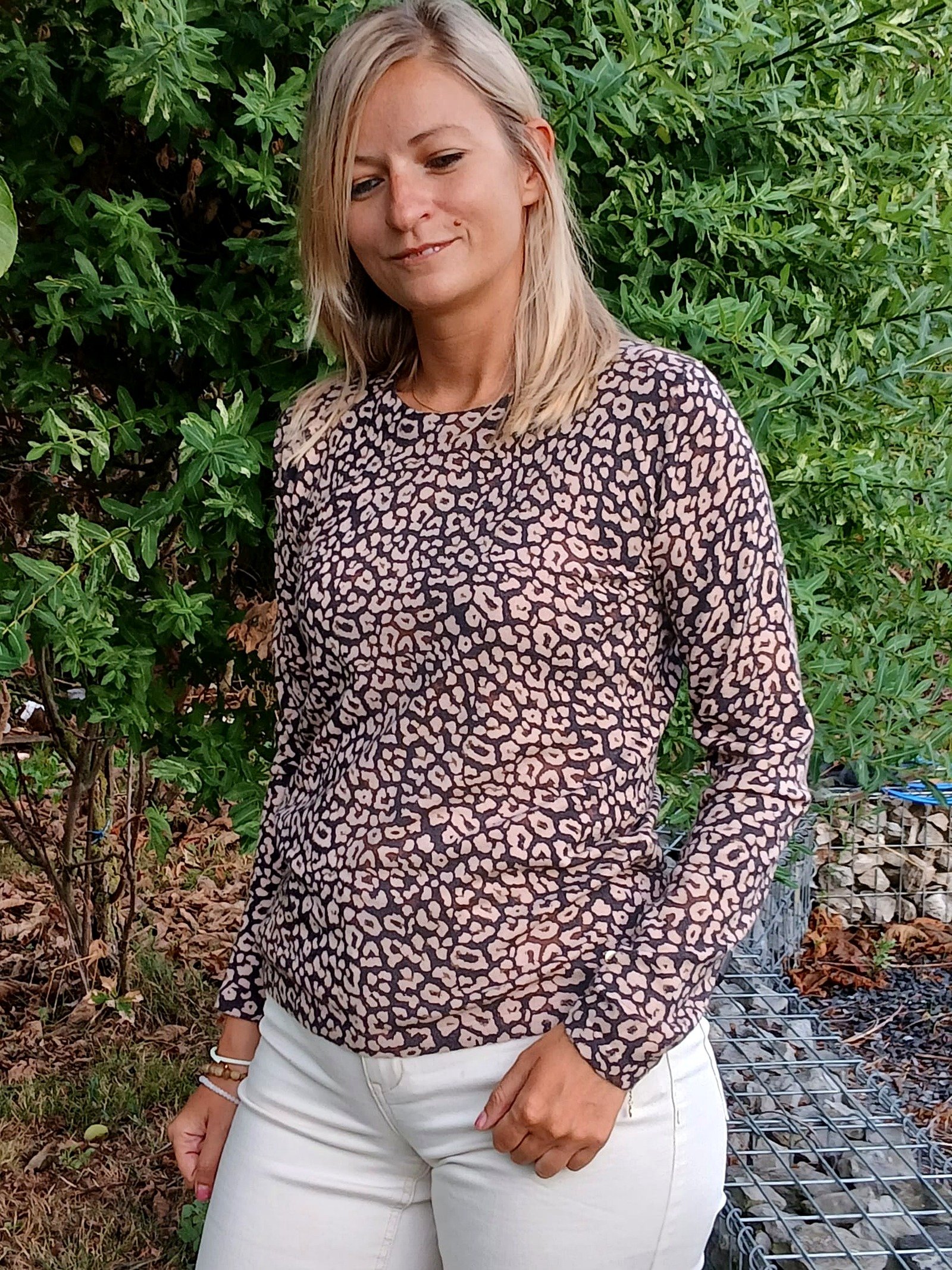 Pull Sweet imprimé animal espresso – Image 5