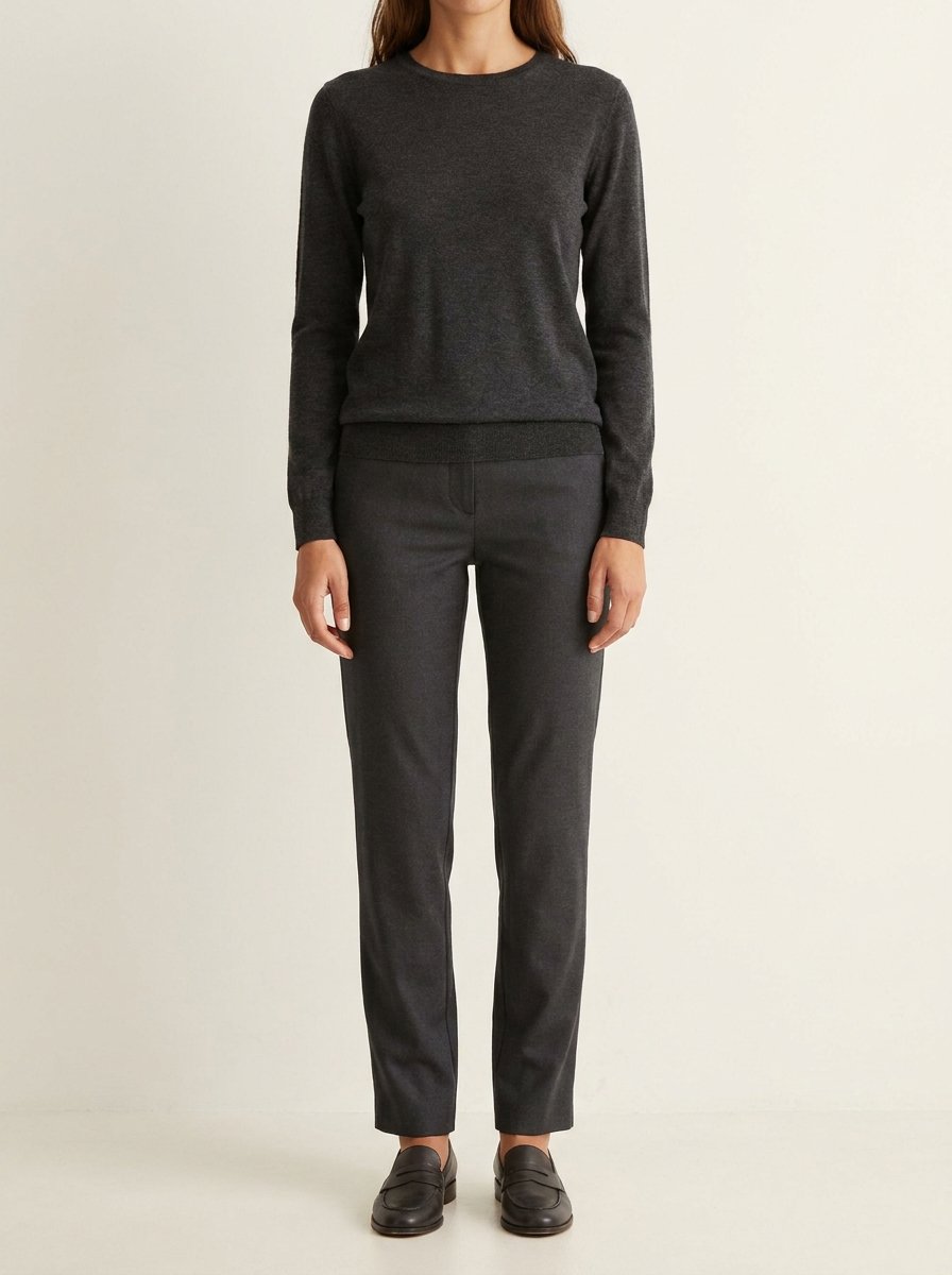Pull gris anthracite, un gris foncé plus doux que le noir