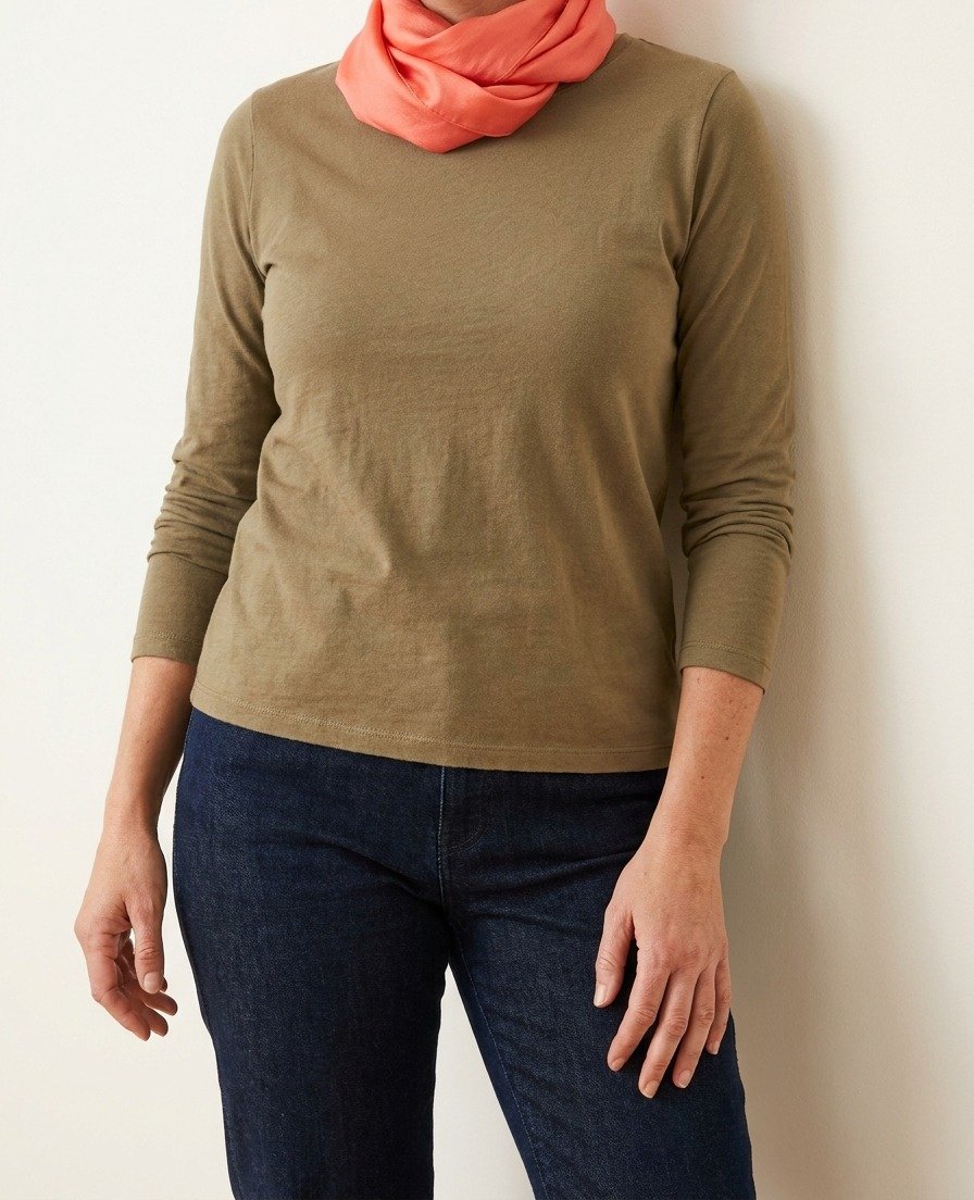 Kaki et corail, l’accord couleur