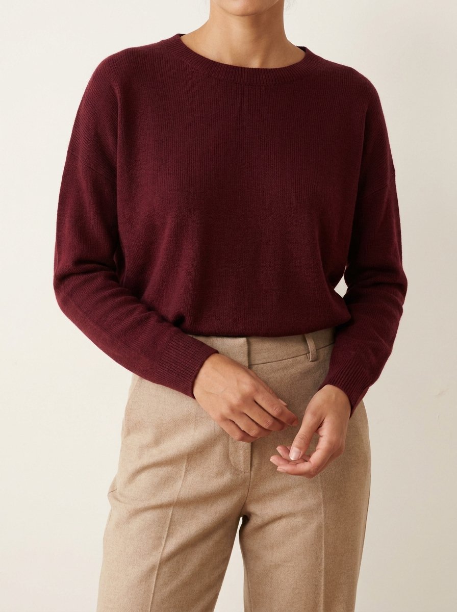 Pantalon beige et bordeaux, l’accord couleur